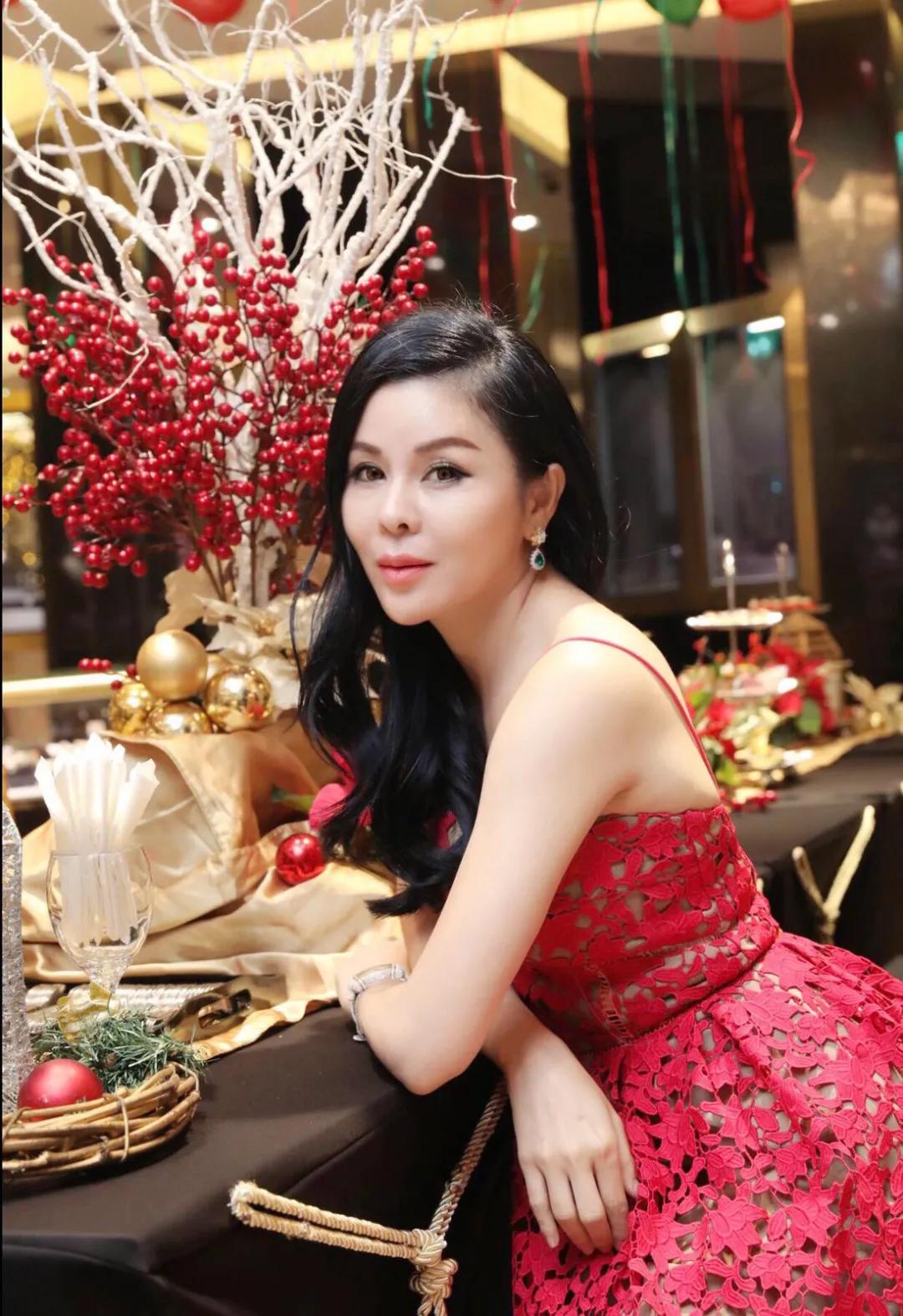 关之琳年轻爱珠宝,香港女星关之琳珠宝