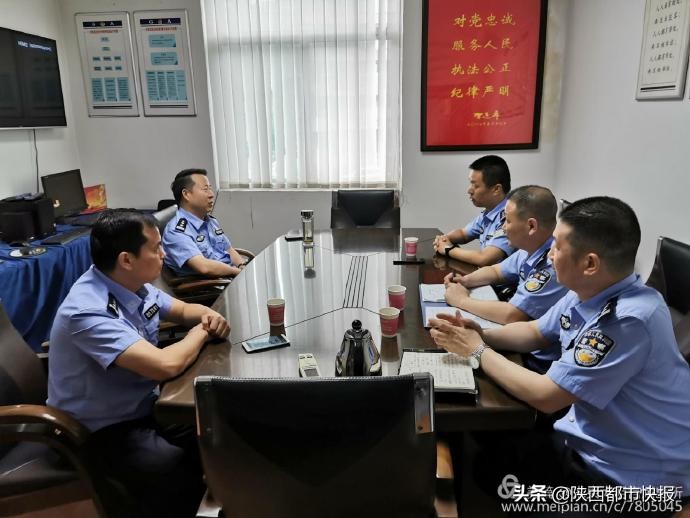 西安交警全力以赴护航中考,西安警方为夜间经济生活保驾护航