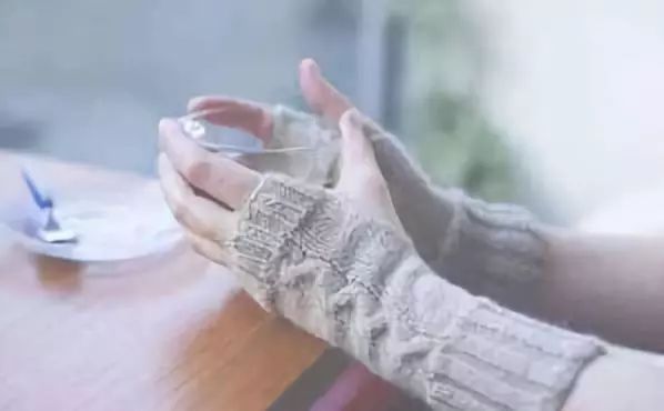 手脚冰凉麻木全身乏力是什么病,手脚冰凉怕冷容易上火是什么病