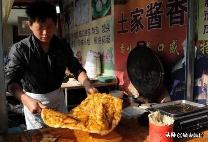 街边酱香饼为什么消失了,为什么街边卖的酱香饼那么的软