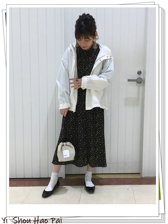 冬季黑白灰穿什么颜色好看,黑白灰的颜色搭配图片