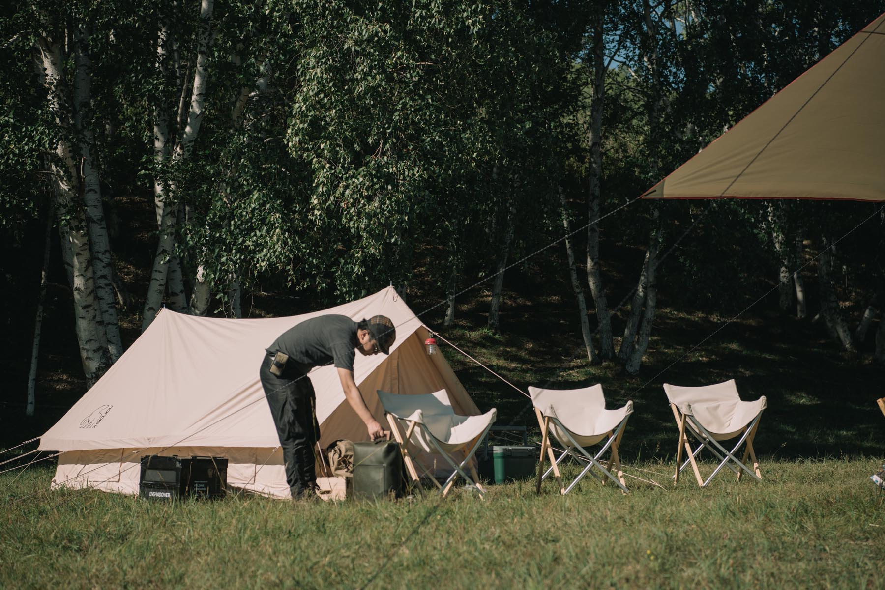 拥有这21件高颜值户外装备，让我们的草原野餐会像家里般优雅