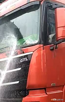 雨天行车倒车镜有水小妙招,雨天开车后视镜除水珠正确方法