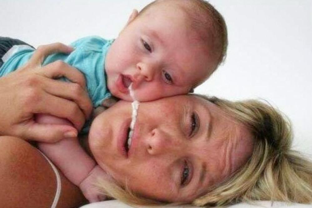 为什么拍嗝后宝宝还打嗝,为什么拍嗝宝宝反而吐了