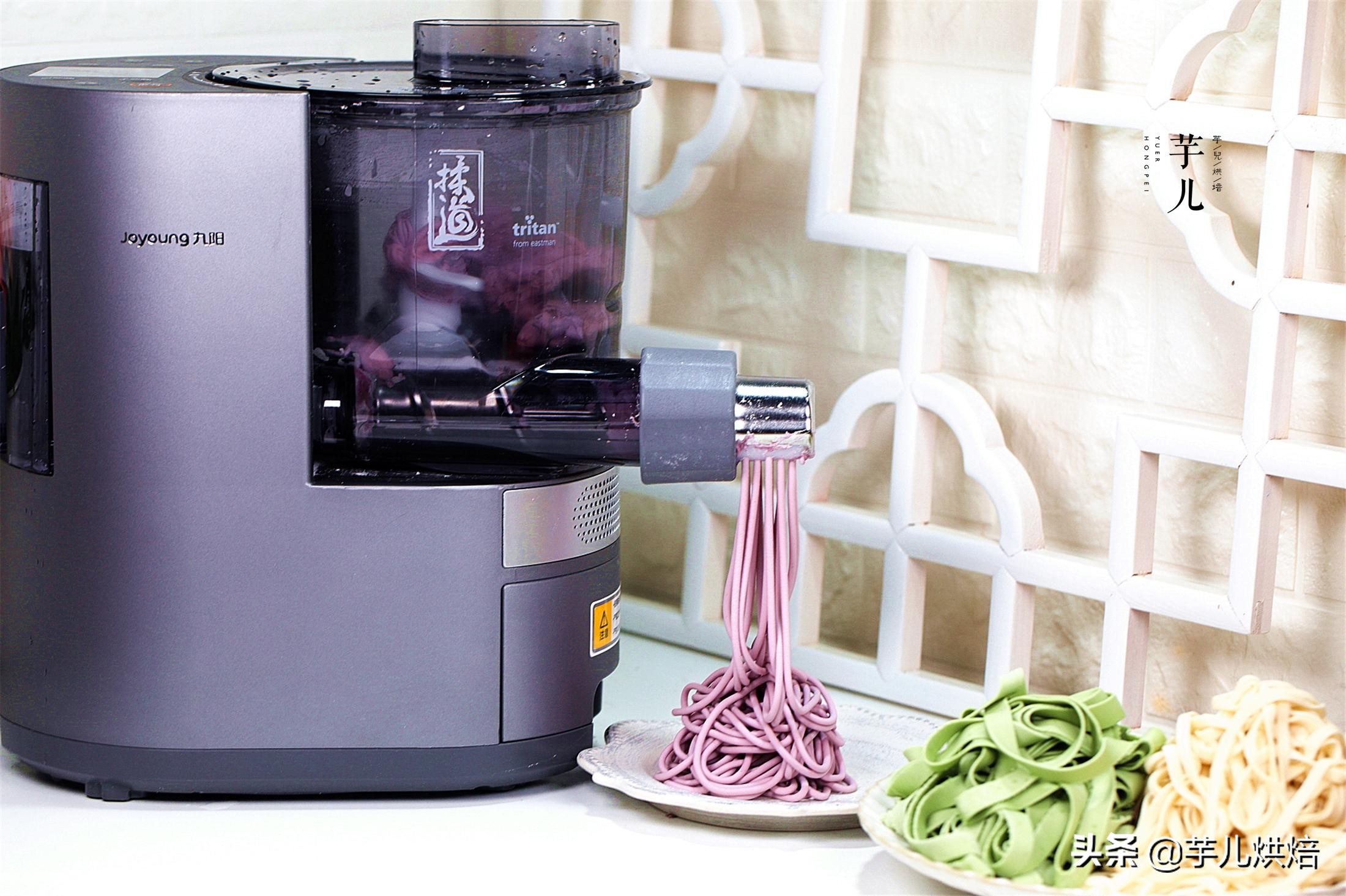 在家如何无需材料做出好吃的面条,自制面条吃起来不劲道