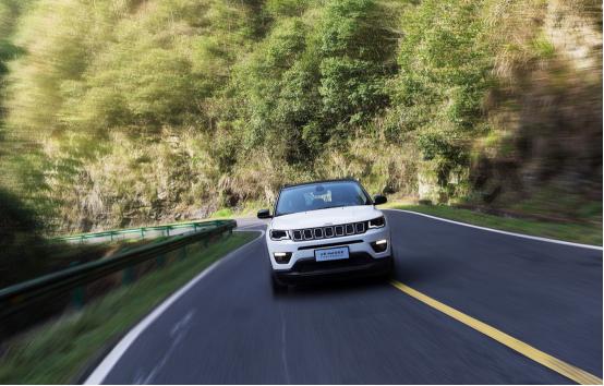 jeep指南者1.3t四驱爬山测试,进口jeep指南者2.4四驱测评