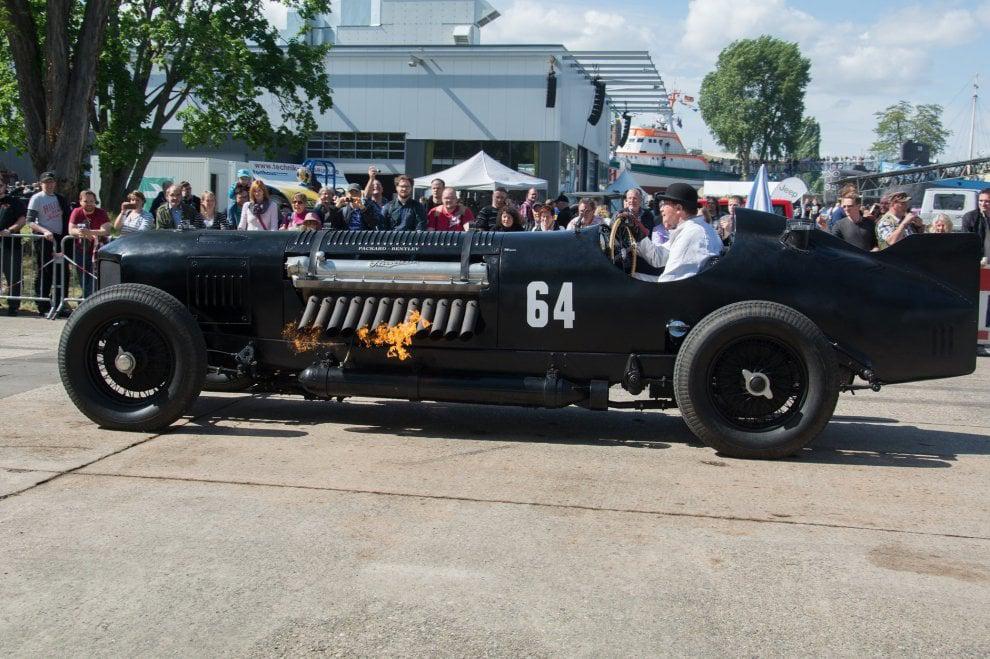 有哪些汽车制造过飞机,有飞机发动机的汽车