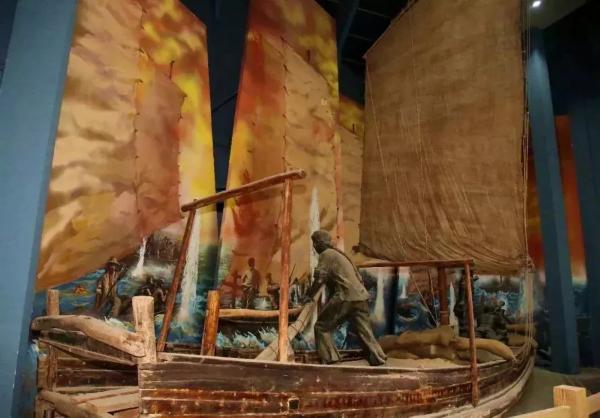 70年前，宝应“大辫子姑娘”留下一张背影照，载进人民海军的历史