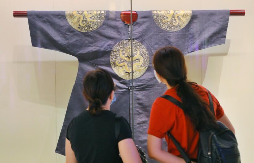 沈阳故宫展示衮服,故宫清帝龙袍