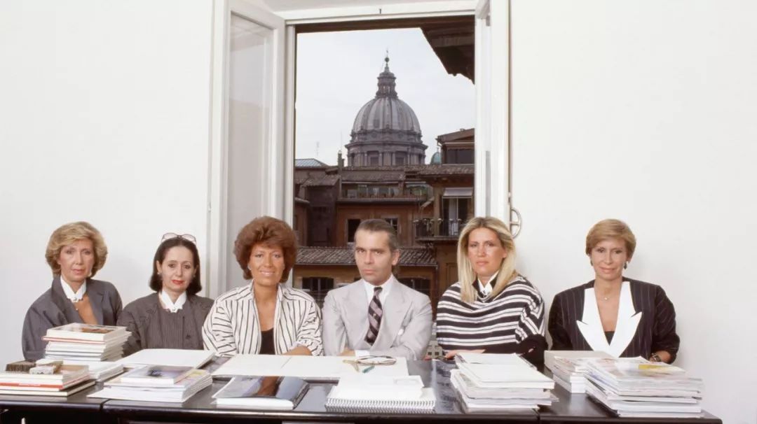 忘了巴黎世家，现在的00后都把FENDI当潮牌