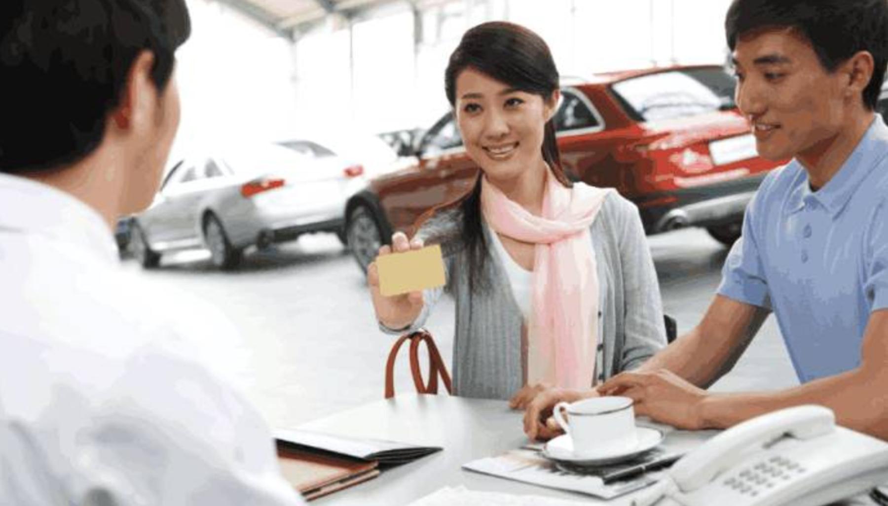 全款买车为什么不受待见，离职销售道出原因，卖得越多赚得越少