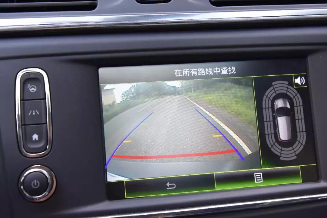 低调科雷嘉，跑起来没完没了，大街小巷随意穿梭