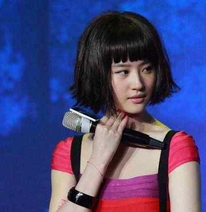 剪短发丑了,一剪短发就毁容