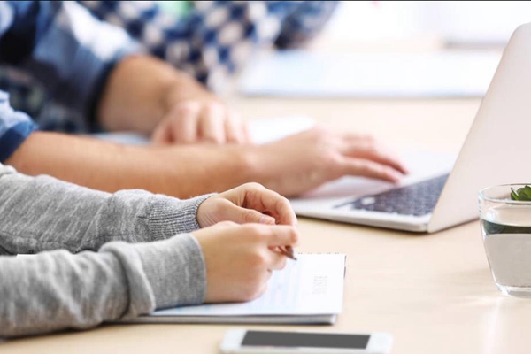 面试官的面试技巧和关注事项：记住视察、倾听、提问、判断4要点