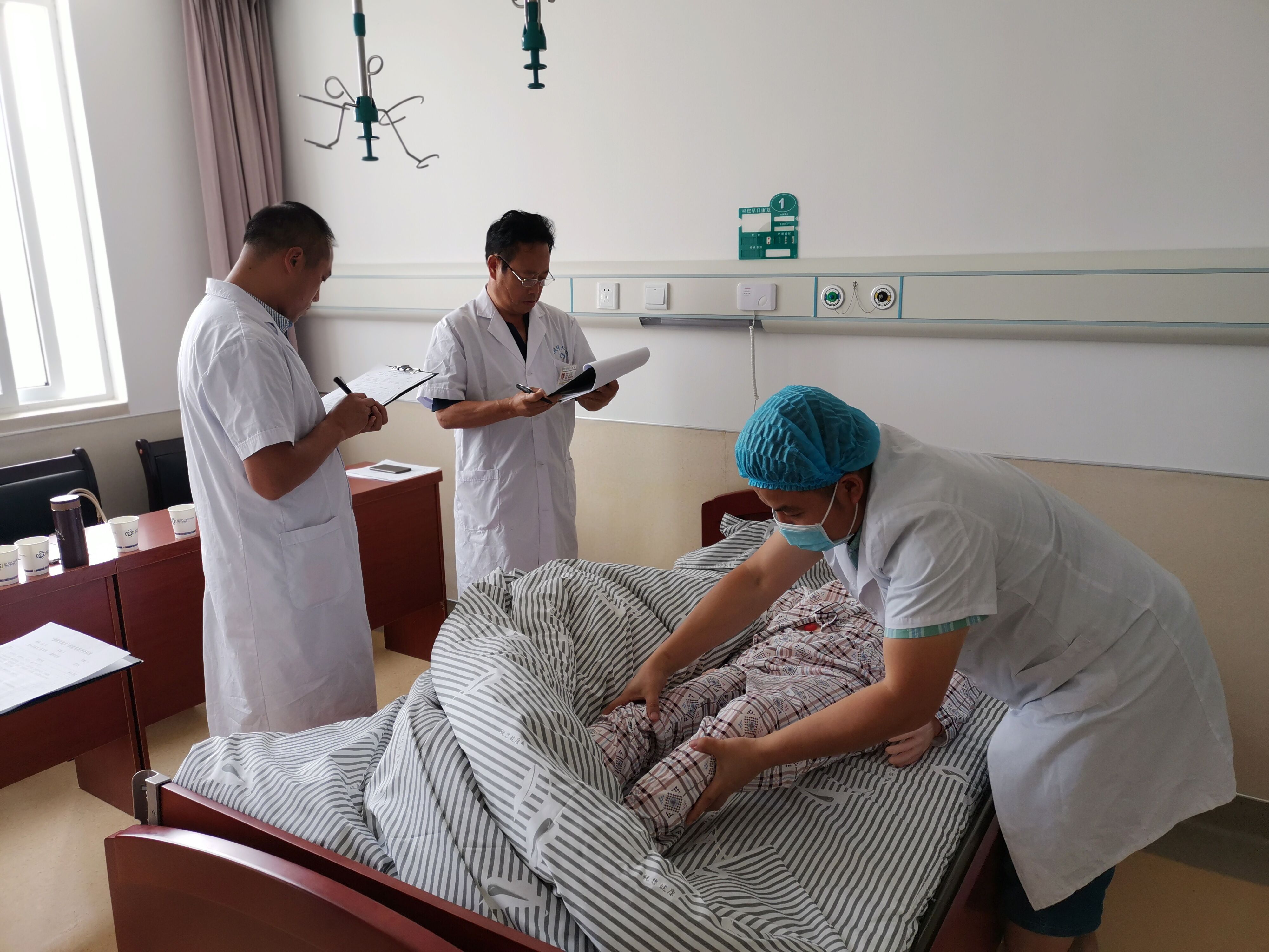 铦跺彉鎵嬪啓,鍏灊鍗氬ぇ鍖婚櫌