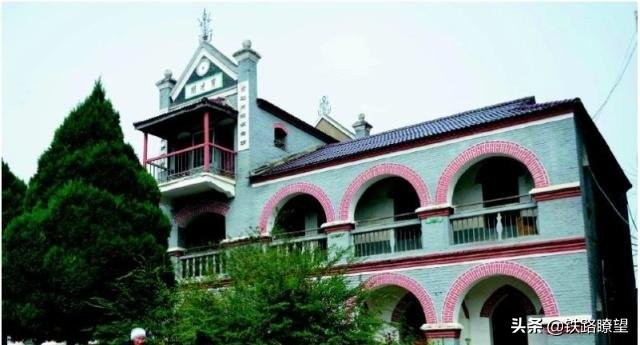 安徽省临泉县，1935年建县，人口二百余万，全国文化先进县