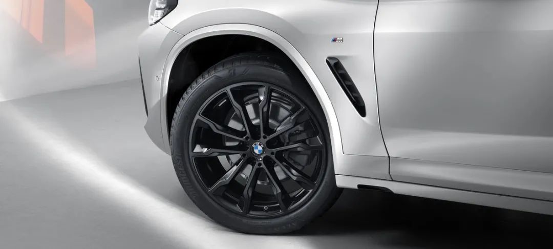 宝马x32021款xdrive28im运动套装30.88,宝马x3买现款还是等2024新款