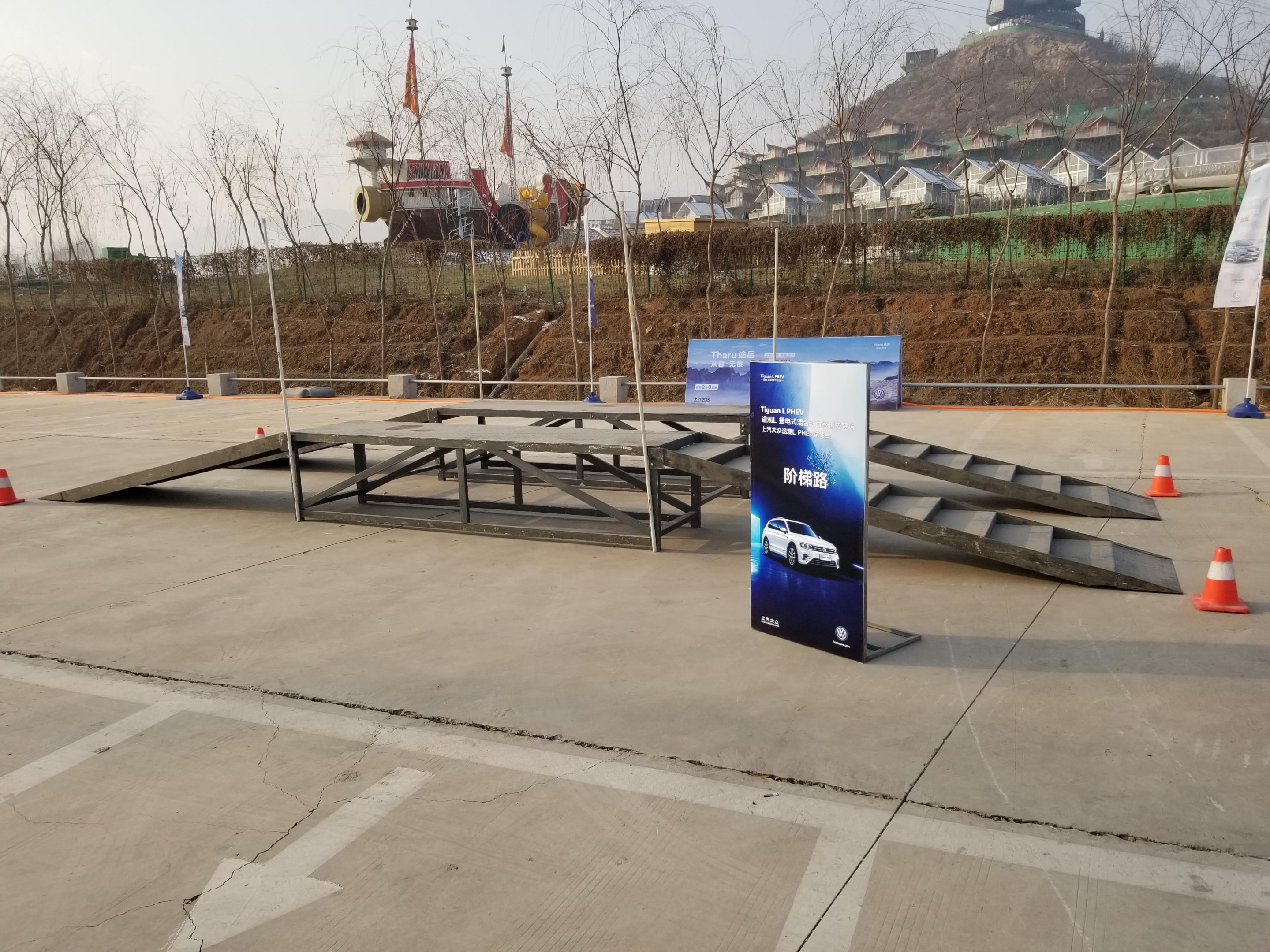 娣卞叆鐢伴棿鍦板ご杩藉璇椾笌杩滄柟,澶т紬鎺㈠渤suv