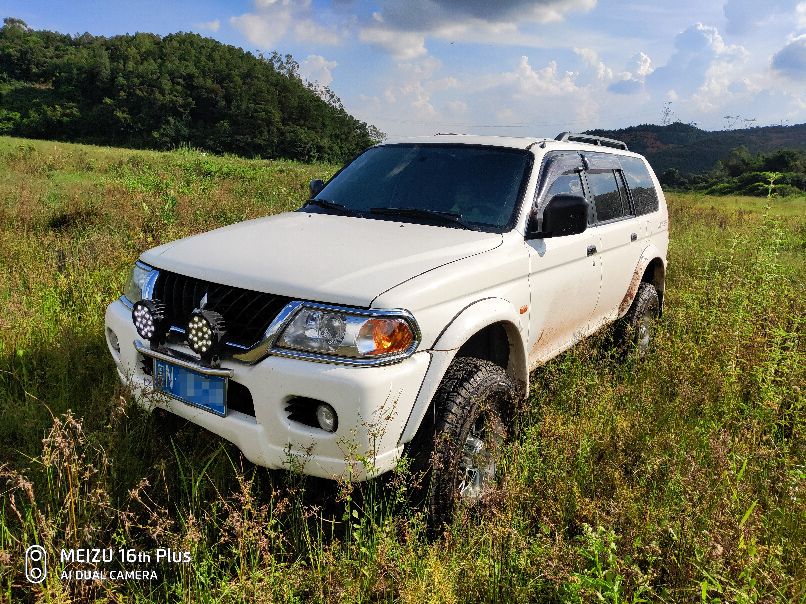 帕杰罗速跑3.0纯进口手动四驱越野,男人都有越野梦