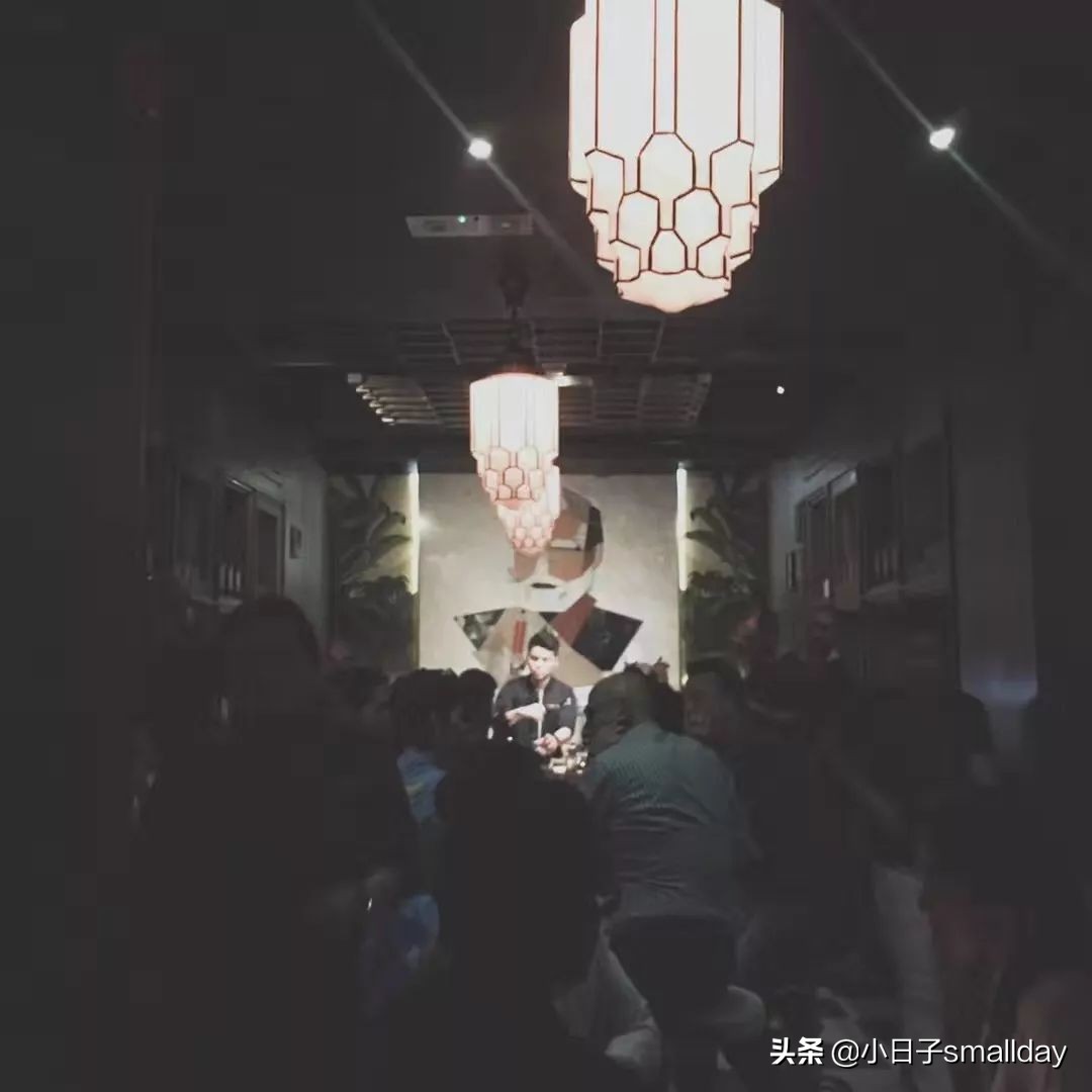 酒吧|坐上逃离人间的微醺列车