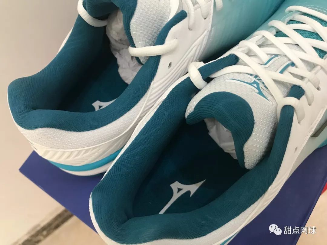 甜点君,美津浓足球鞋wave系列评测