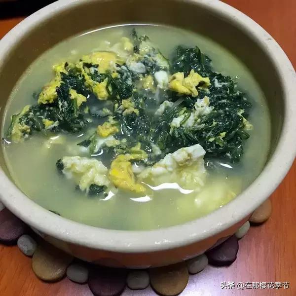 一位客家妈妈用艾草煮水给儿子洗澡，结果万万没想到...