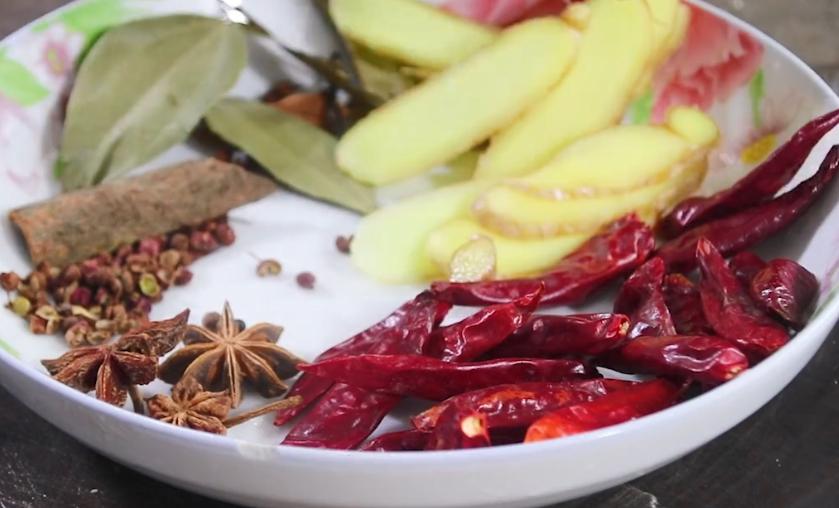 红烧肉牛肉菠萝炒饭满嘴都是料,满嘴飘香的红烧肉