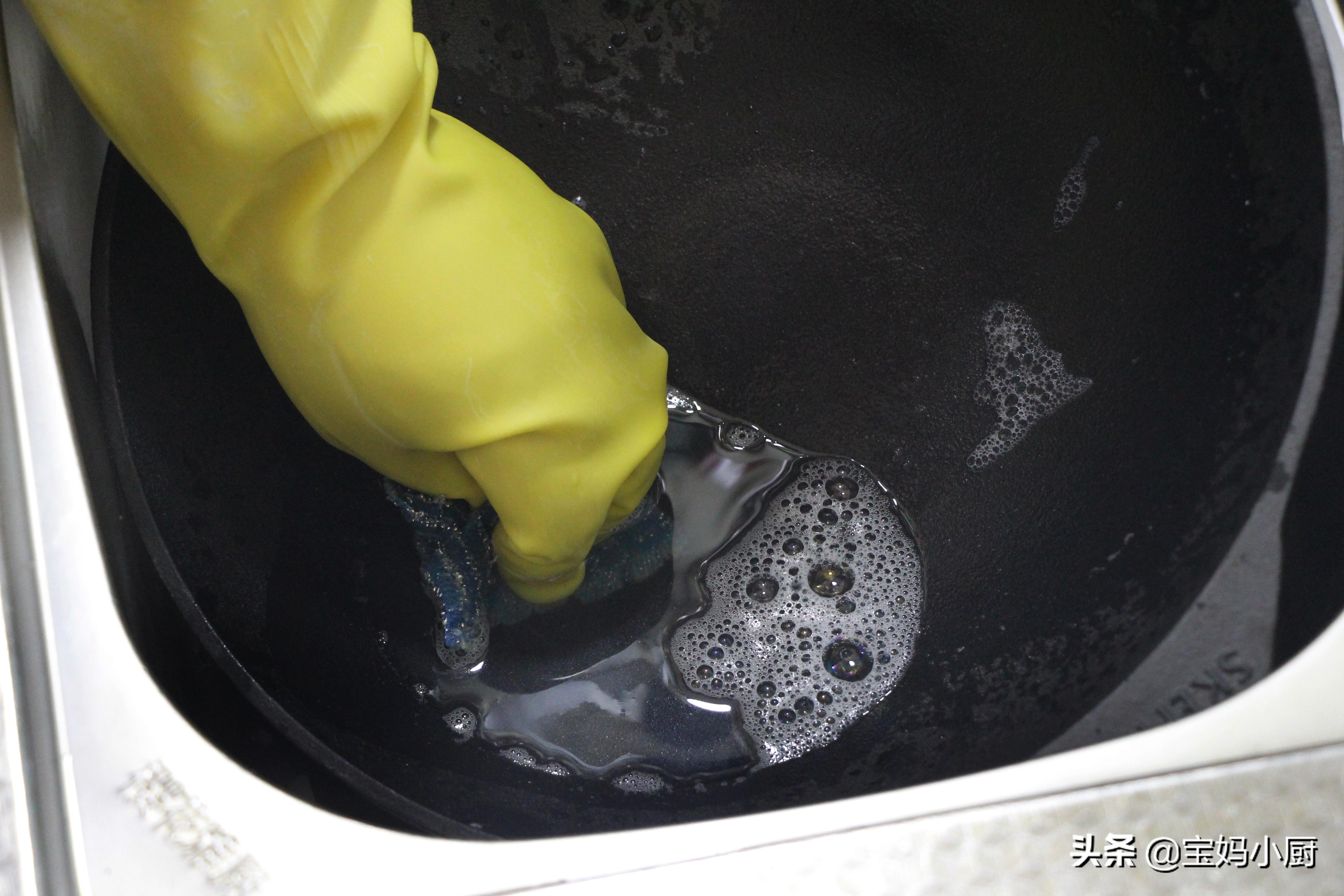 砂锅的开锅方法简单几步不粘不裂,铁锅用过的怎么开锅