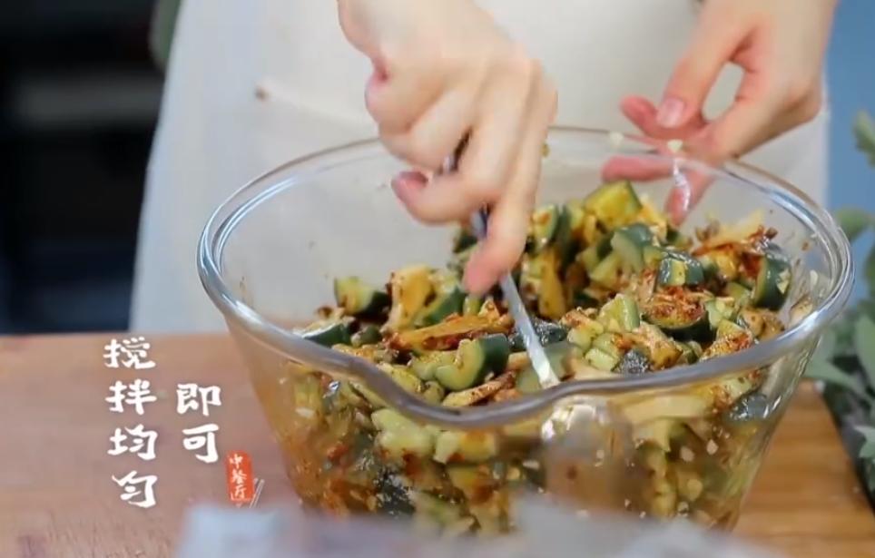 赵丽颖《中餐厅》备菜时舔手指，做菜直接上手，坏习惯太难改