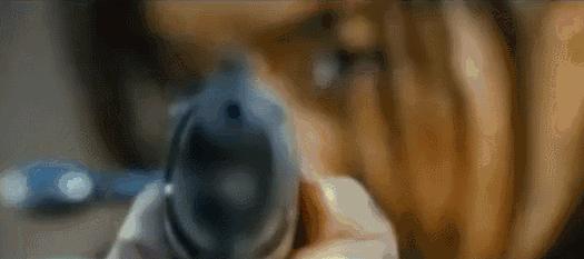 如何用枪把飞机打下,怎么用枪打飞行器