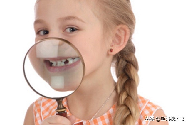 宝宝换牙期怎么纠正正长的牙齿,孩子换牙牙齿不整齐需要矫正