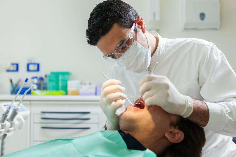 牙齿酸痛咬东西使不上劲,牙齿嚼东西无力吃硬的老是酸痛