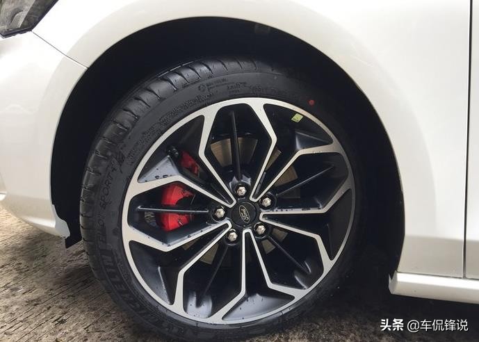 2022四缸福特福克斯真的费油吗,三缸福特福克斯油耗