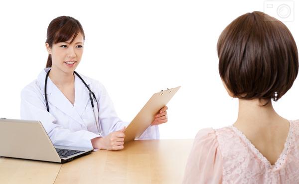 最近3天灰白色分泌物增多，有腥臭味，这是得了什么病？