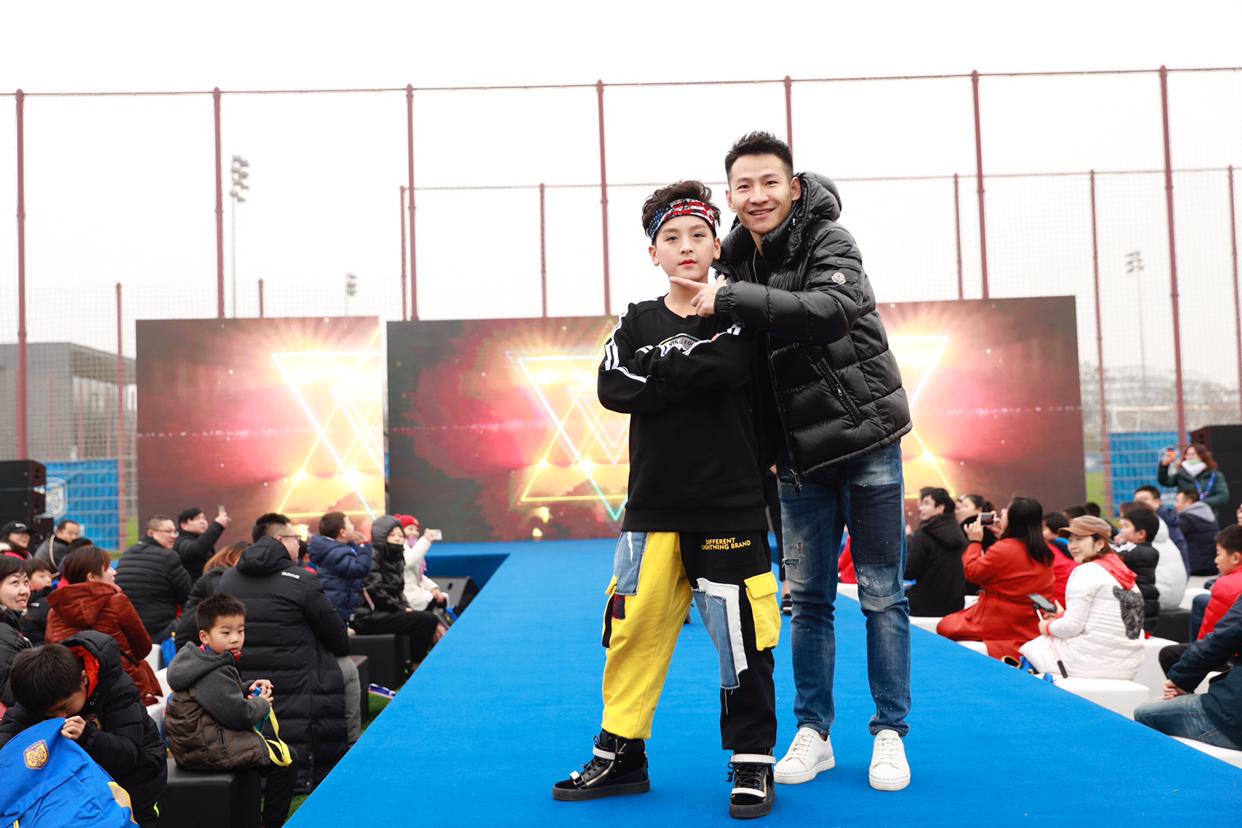 苏宁新苗计划现场抽新年欲望杨笑天助孩子们圆梦