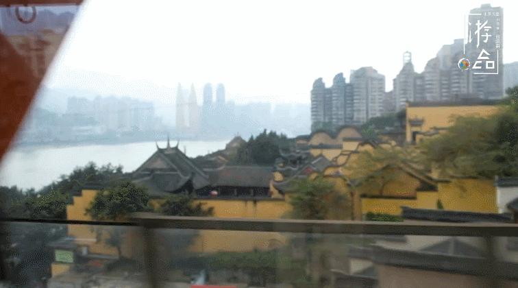 重庆人的长江索道回来了，轿厢回归最初的模样，工作日只要1块8
