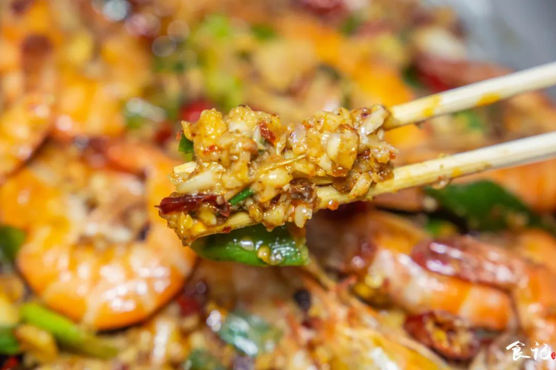 藏在襄阳定中街的铁板海鲜烧烤，不声不响的就火了23年....