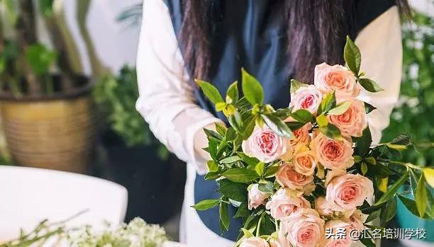 花艺十六种手法,流行花艺简单教学