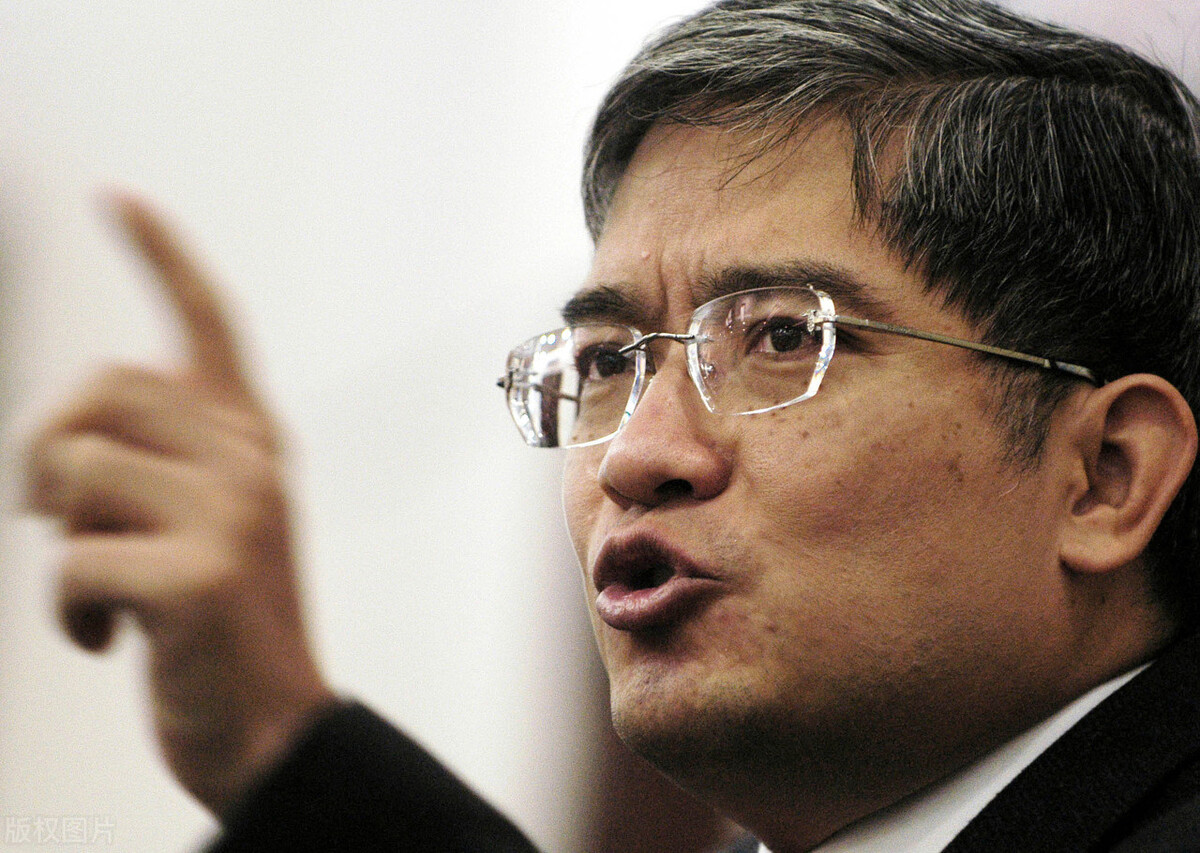 *咸平郎**教授：*养包**空姐3年，追回2套购房款，还差点送出900万债务