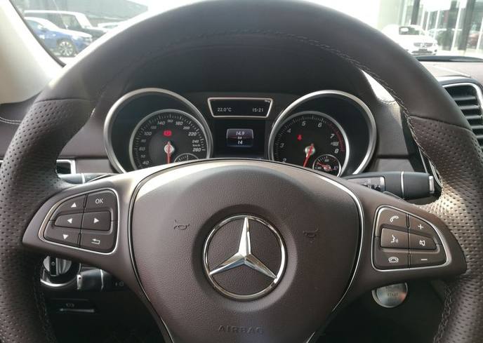 SUV也要追求豪华，奔驰GLE320动感型解析：美中略有不够