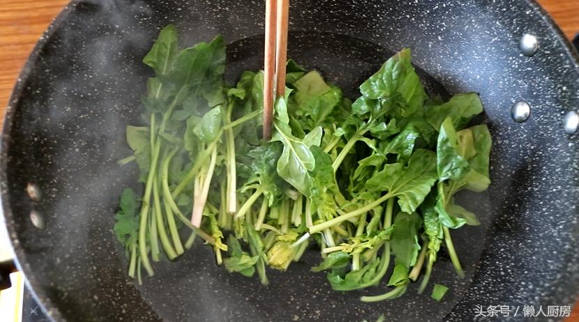 面粉秒变劲道面条好吃又易做,面粉做面条简单又快的方法