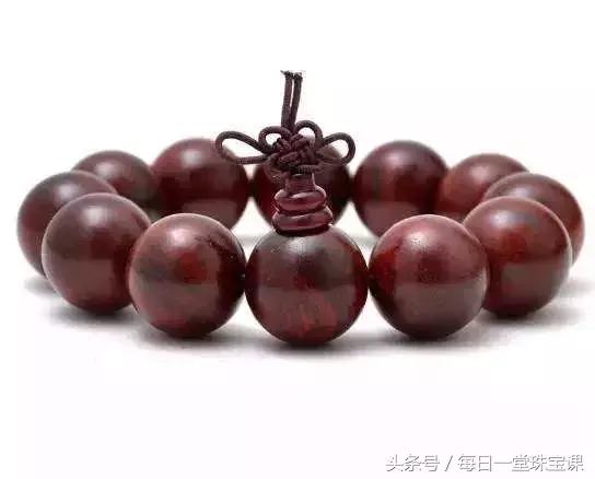 寺庙里的珠宝是真的吗,在寺庙里买开光的配饰值不值