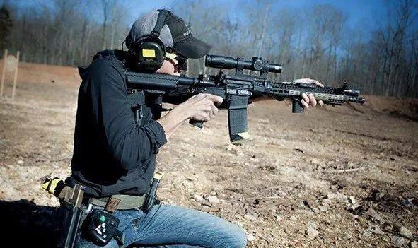 战术卢卡斯完整版,战术教父卢卡斯射击视频