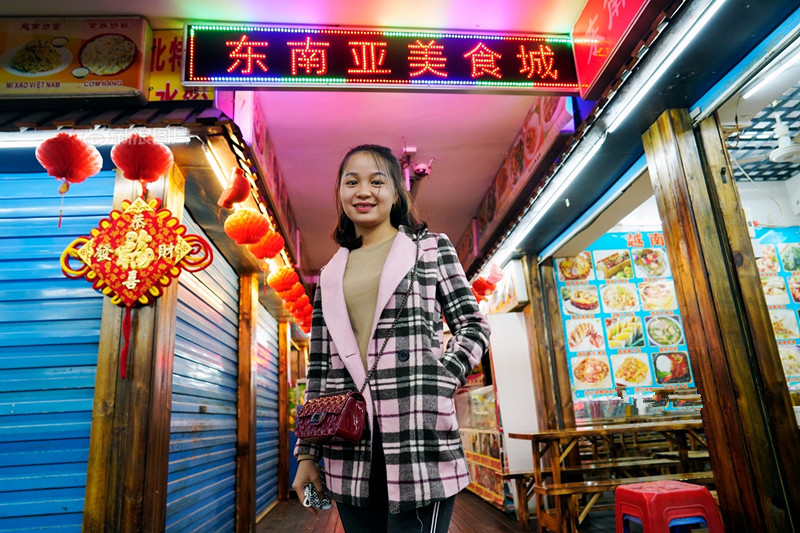 中越边境集市,越南边民收入