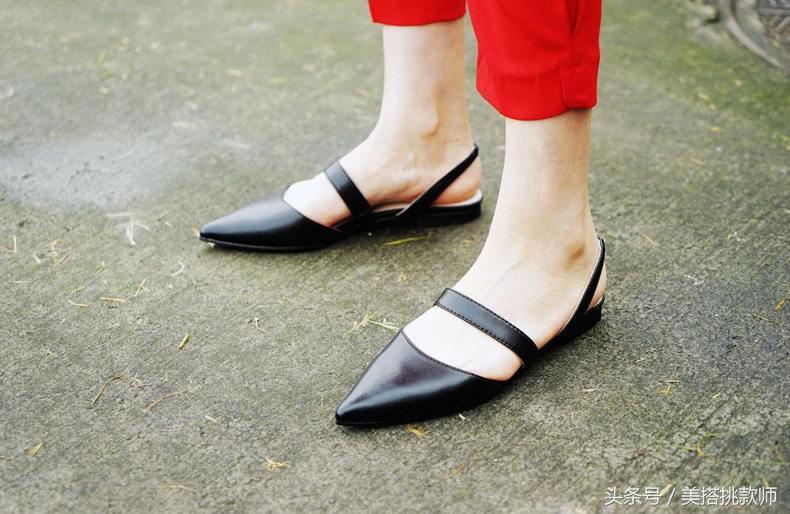 新买的鞋子挤脚又臭脚？这样一招就解决！