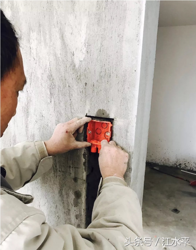 插座松动不拆插座,插头插入插座老是松动如何解决