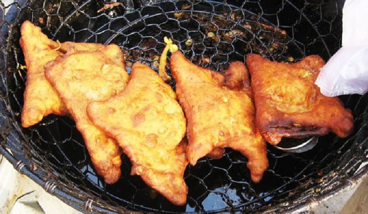 特色小吃炸蛤蟆,鸡蛋蛤蟆小吃