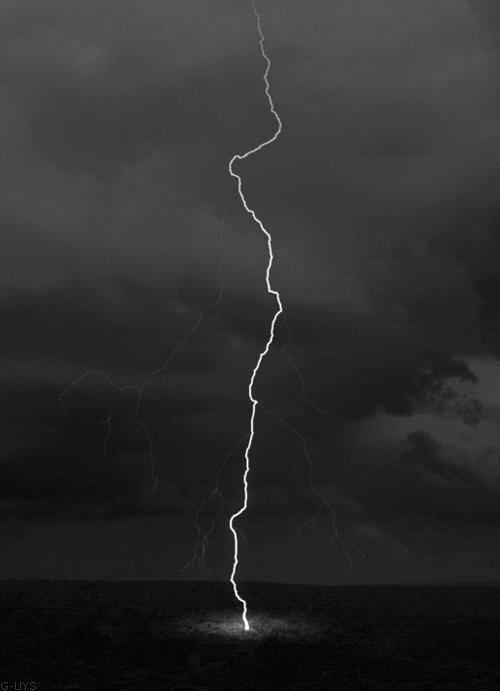 打雷闪电如果没有拔插头怎么办,打雷必须要把所有电器插头拔掉么