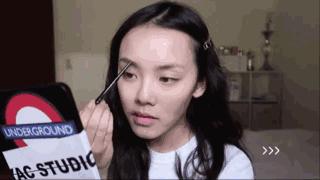 韩国林允妆容教学,裴秀智眼妆画法