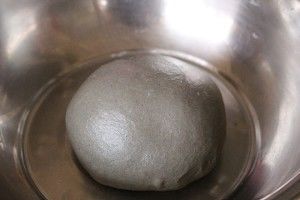 宝宝辅食黑芝麻面包,在家做宝宝面包